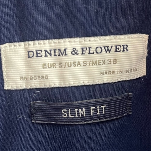 Denim and Flower navy blue and white floral button down short sleeve shirt Small - Picture 4 of 4